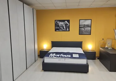 Camera con letto imbottito